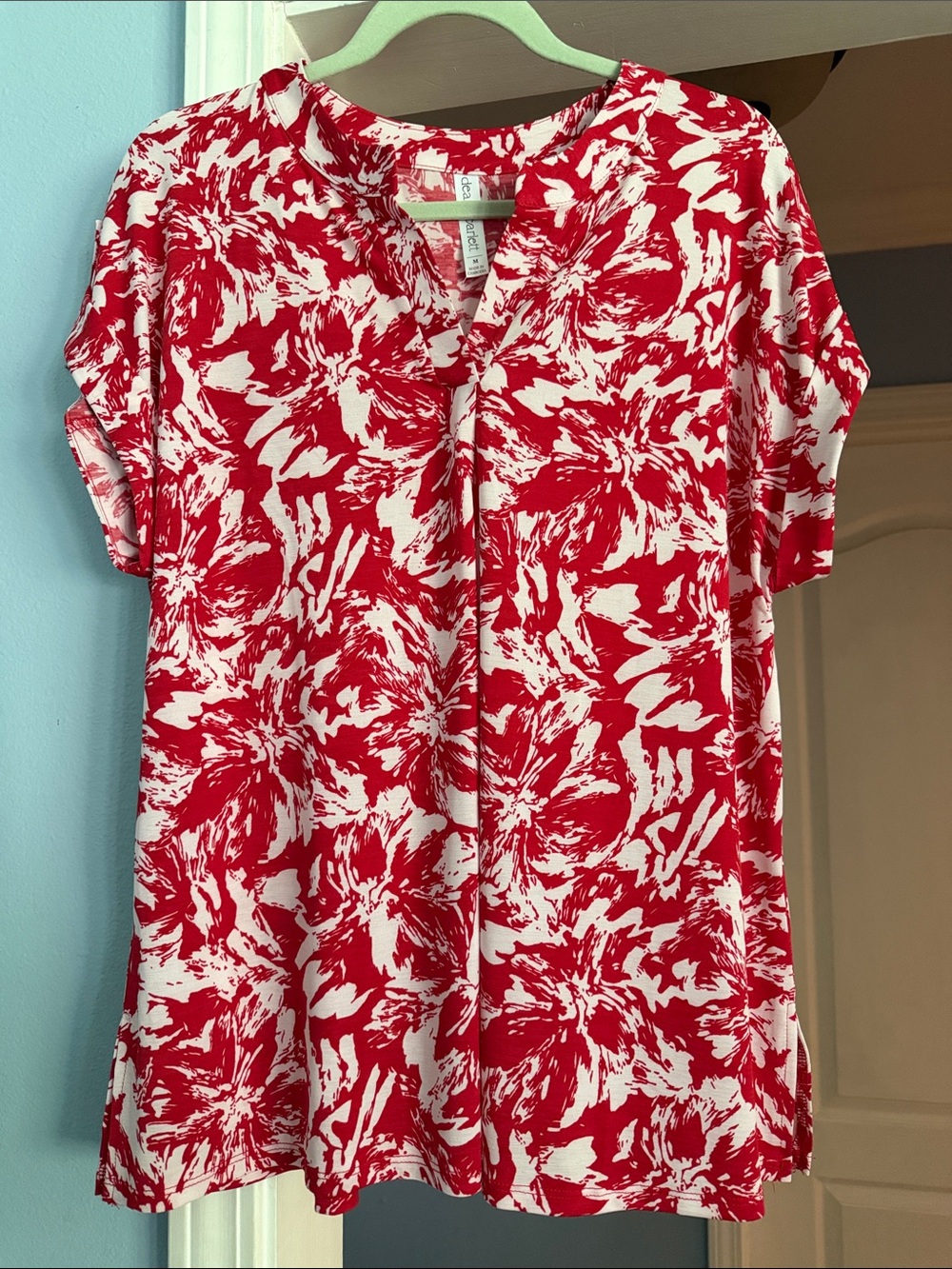 Red & White Floral Split V-Neck Blouse